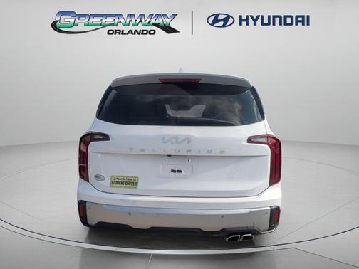 Glacial White Pearl 2024 Kia Telluride S