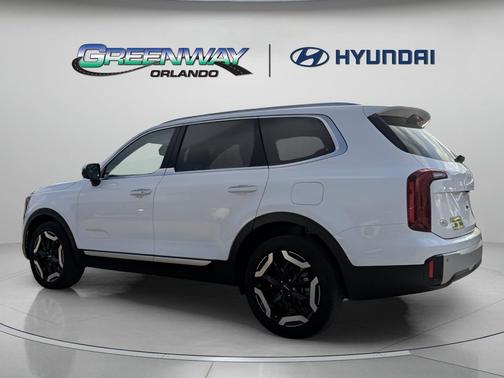 Glacial White Pearl 2024 Kia Telluride S