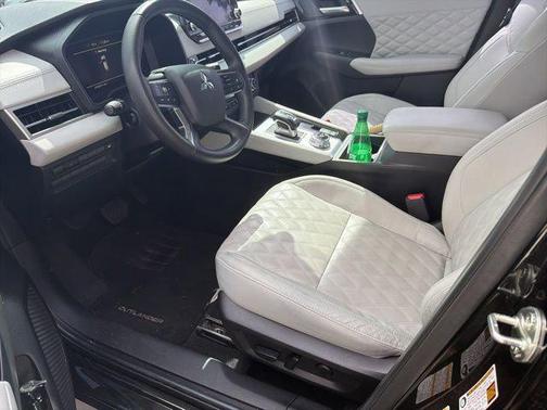 Black Diamond 2023 Mitsubishi Outlander SEL 2.5 2WD