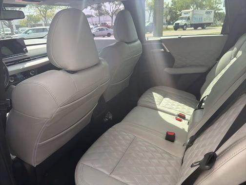 Black Diamond 2023 Mitsubishi Outlander SEL 2.5 2WD