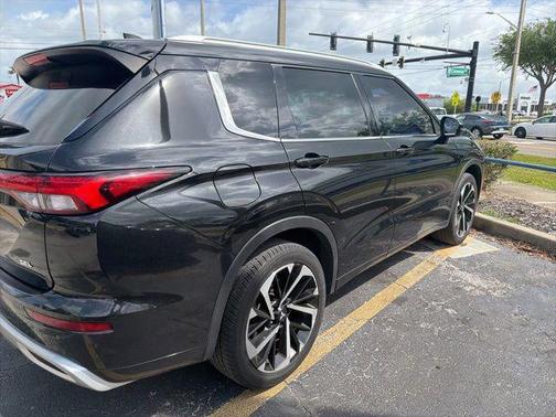 Black Diamond 2023 Mitsubishi Outlander SEL 2.5 2WD