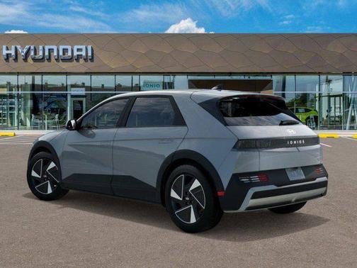 2025 Hyundai IONIQ 5 SE