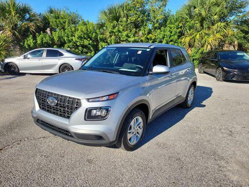 2023 Hyundai VENUE SE