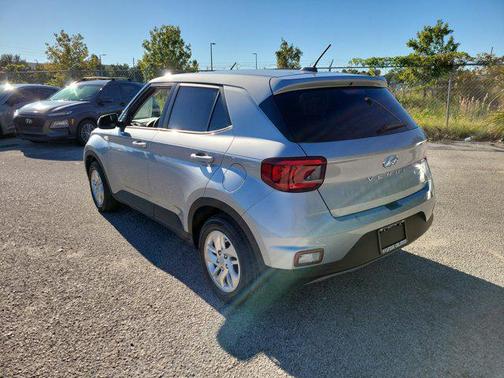 2023 Hyundai VENUE SE