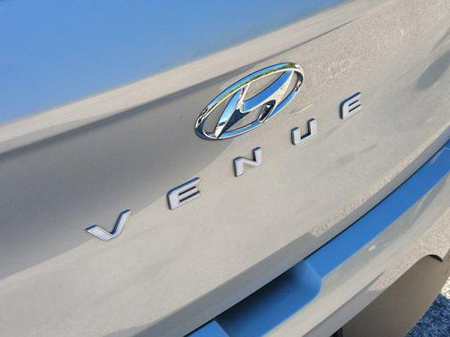 2023 Hyundai VENUE SE