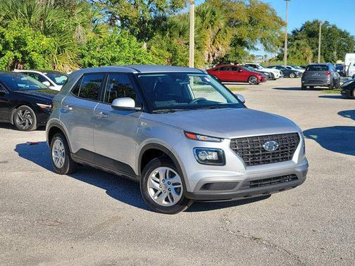 2023 Hyundai VENUE SE