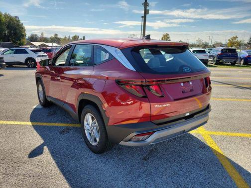 2026 Hyundai TUCSON SE