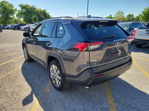 Magnetic Gray Metallic 2019 Toyota RAV4 XLE Premium
