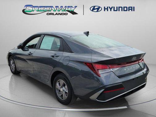 2025 Hyundai ELANTRA SE