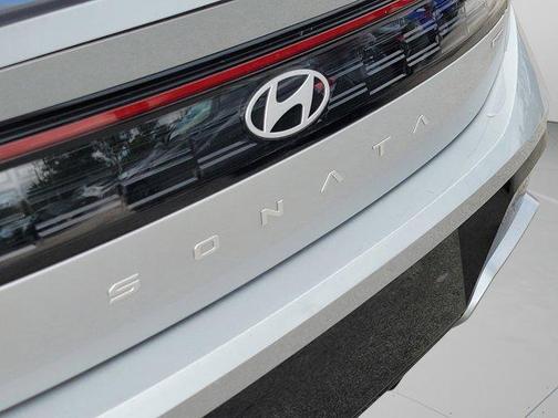 2025 Hyundai SONATA Hybrid SE