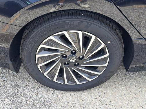 2025 Hyundai SONATA Hybrid SE
