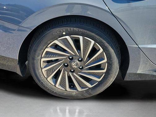 2025 Hyundai SONATA Hybrid SE