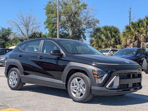 Abyss Black Pearl 2026 Hyundai KONA SE