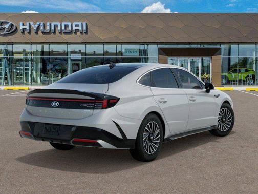 2025 Hyundai SONATA Hybrid Limited