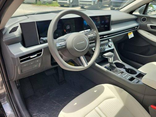 2025 Hyundai SONATA SE