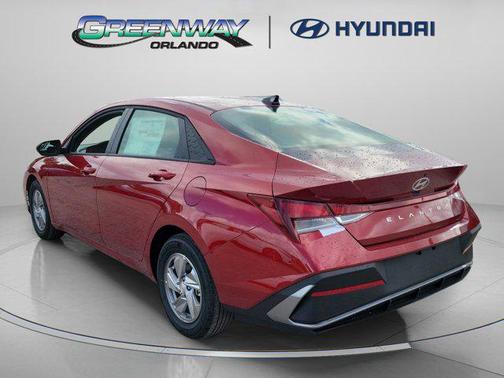 2025 Hyundai ELANTRA SE