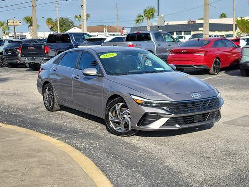 2025 Hyundai ELANTRA SEL