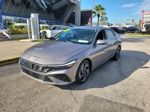 2025 Hyundai ELANTRA SEL