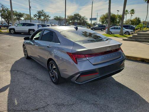 2025 Hyundai ELANTRA SEL