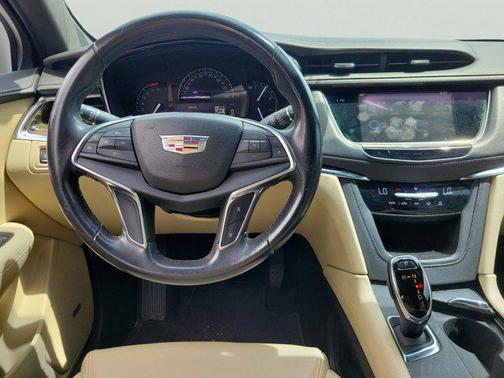 2017 Cadillac XT5 Base
