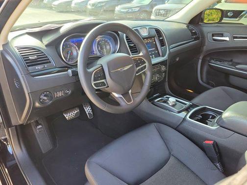 2023 Chrysler 300 Touring