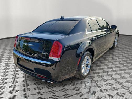 2023 Chrysler 300 Touring