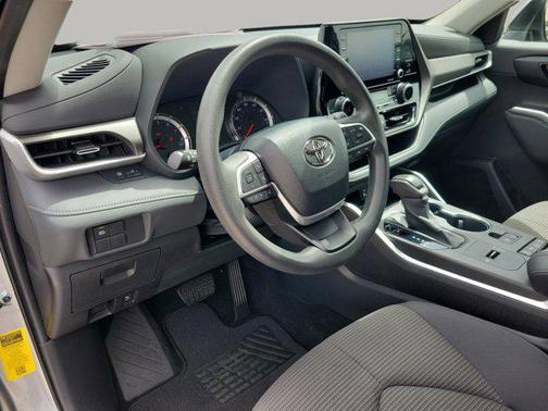 2022 Toyota Highlander L
