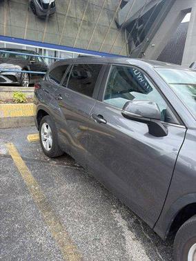 Magnetic Gray Metallic 2023 Toyota Highlander L