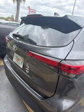 Magnetic Gray Metallic 2023 Toyota Highlander L