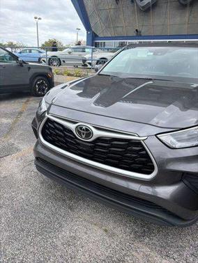 Magnetic Gray Metallic 2023 Toyota Highlander L
