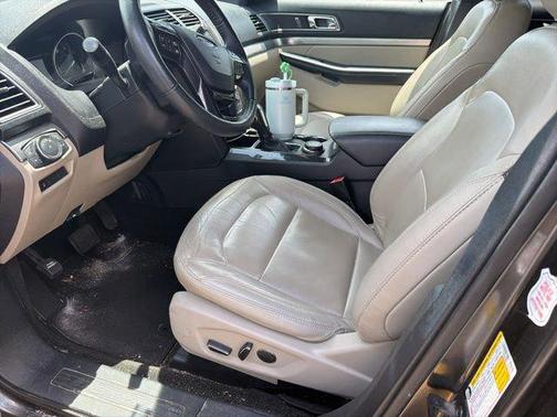 Magnetic 2018 Ford Explorer XLT