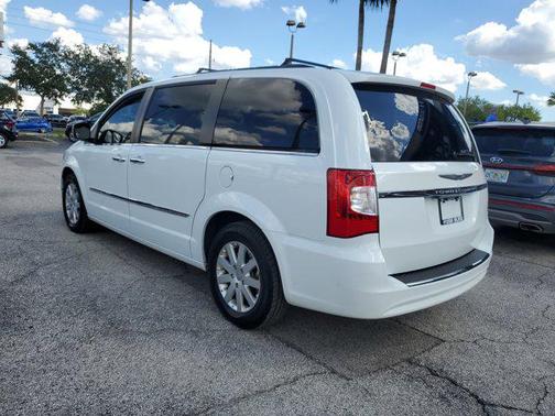 2016 Chrysler Town & Country Touring
