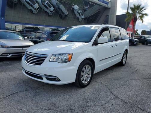 2016 Chrysler Town & Country Touring