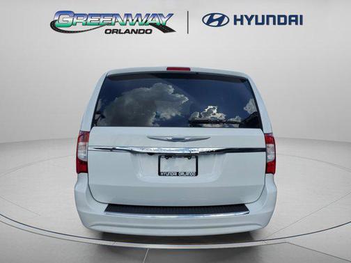 2016 Chrysler Town & Country Touring