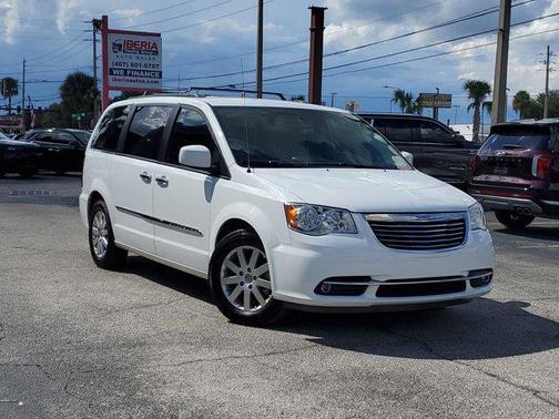 2016 Chrysler Town & Country Touring
