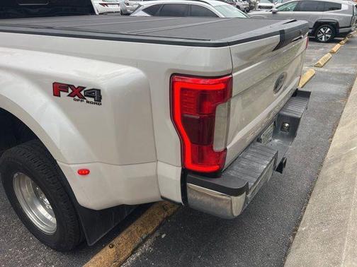 White Platinum Metallic Tri-Coat 2019 Ford F-350 Lariat