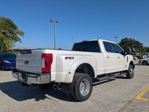 White Platinum Metallic Tri-Coat 2019 Ford F-350 Lariat
