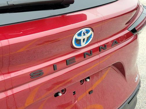 2025 Toyota Sienna XLE