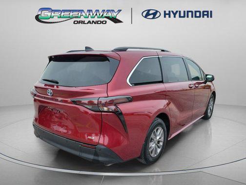 2025 Toyota Sienna XLE