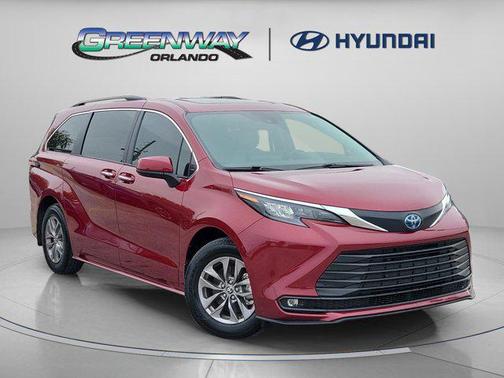 2025 Toyota Sienna XLE