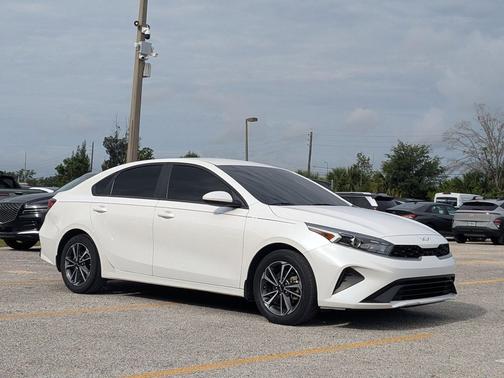 Snow White Pearl 2023 Kia Forte LXS