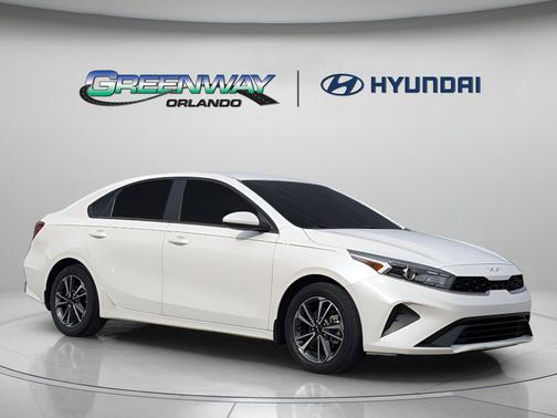 Snow White Pearl 2023 Kia Forte LXS