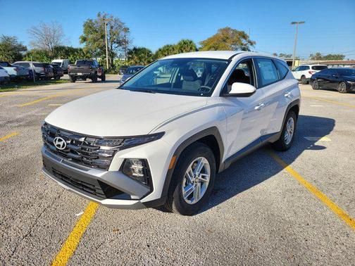 2026 Hyundai TUCSON SE