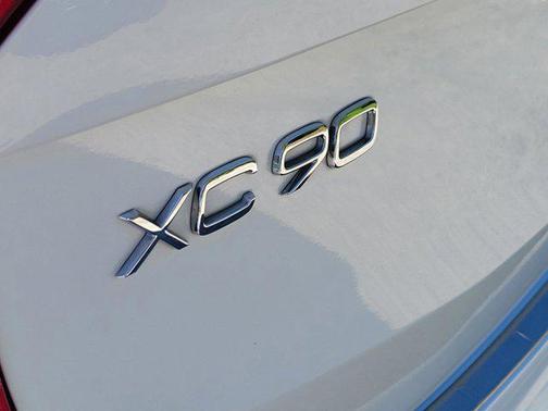 2021 Volvo XC90 T6 Momentum