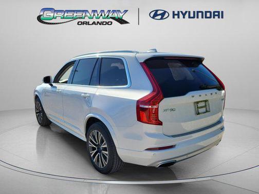 2021 Volvo XC90 T6 Momentum