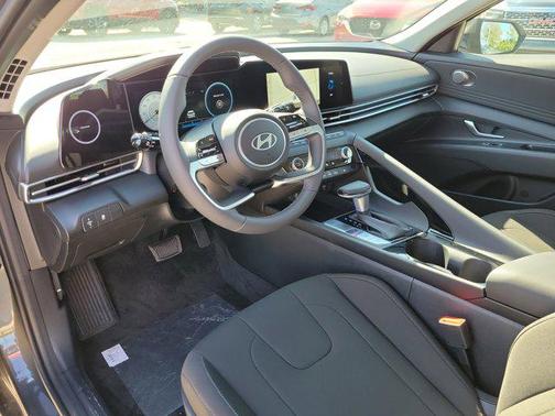 2025 Hyundai ELANTRA SEL