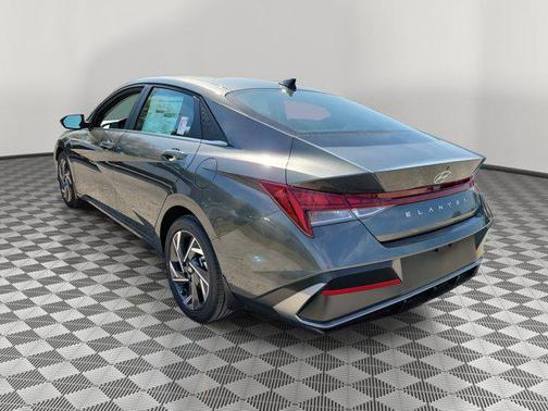 2025 Hyundai ELANTRA SEL