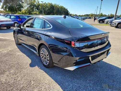 2025 Hyundai SONATA Hybrid Limited