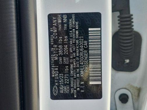 2024 Hyundai ELANTRA SE