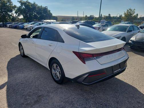 2024 Hyundai ELANTRA SE
